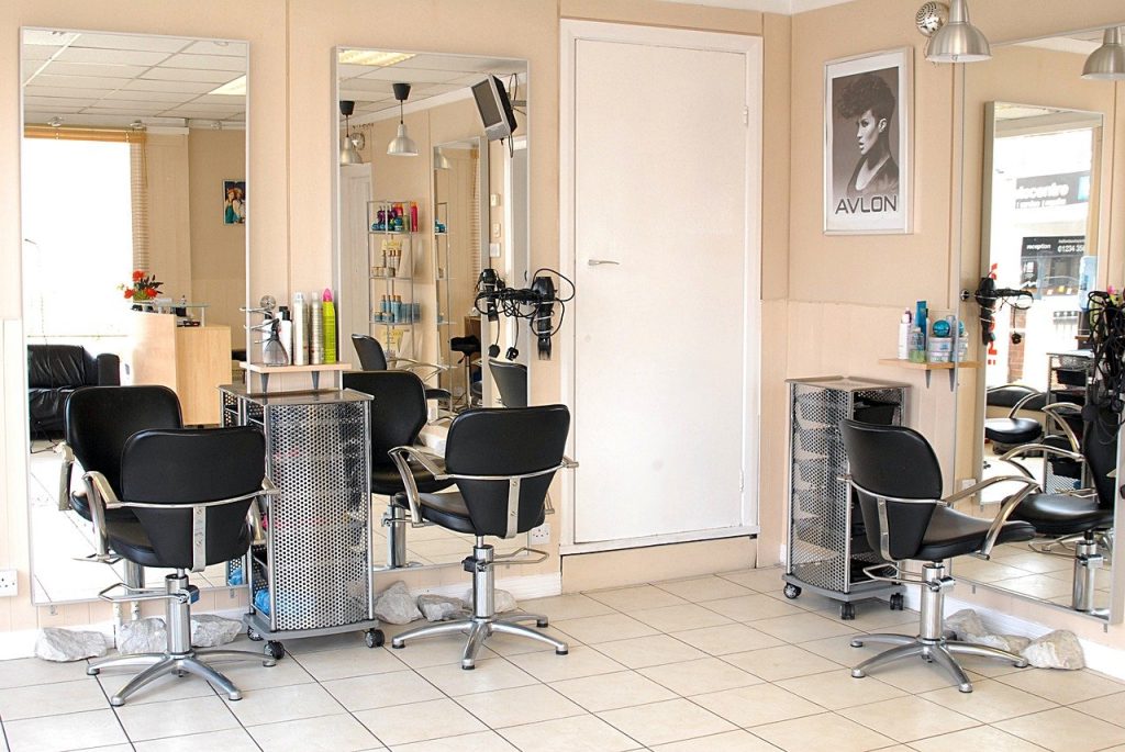 Furnished salon studio
