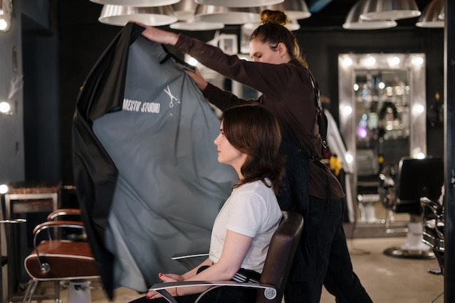 How to Build a Professional Reputation With Houston Salon Suite Etiquette